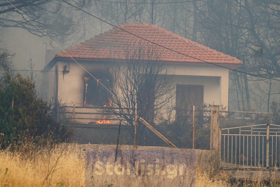 Λέσβος-φωτιά: Επιδεινώνεται η εικόνα,απειλούνται 2 οικισμοί