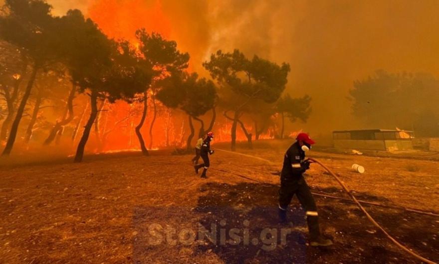 Λέσβος-φωτιά: Επιδεινώνεται η εικόνα,απειλούνται 2 οικισμοί