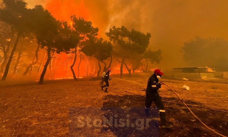 Λέσβος-φωτιά: Επιδεινώνεται η εικόνα,απειλούνται 2 οικισμοί