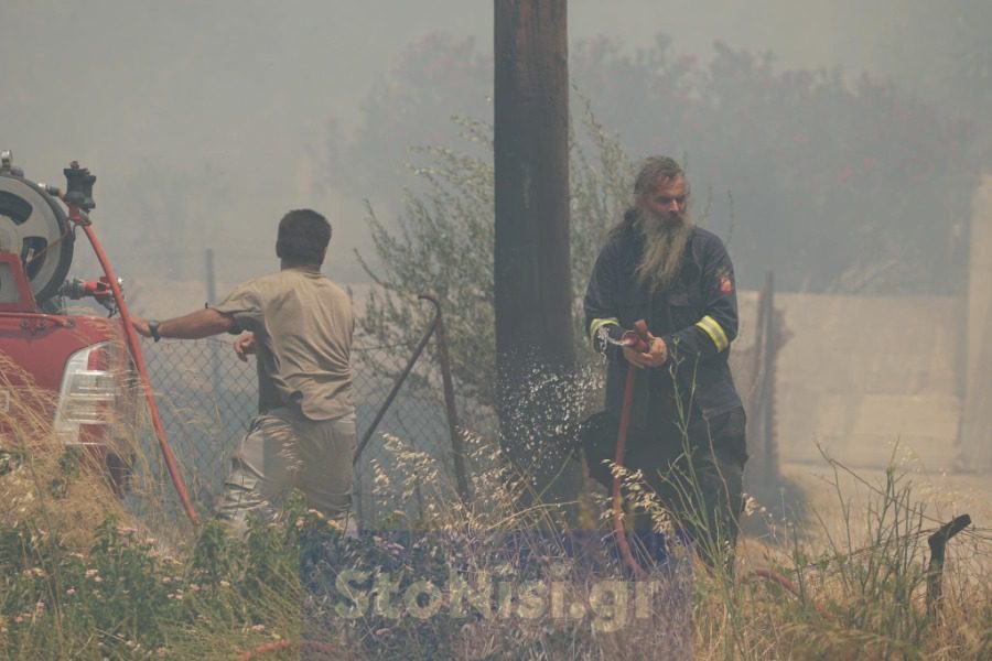 Λέσβος-φωτιά: Επιδεινώνεται η εικόνα,απειλούνται 2 οικισμοί