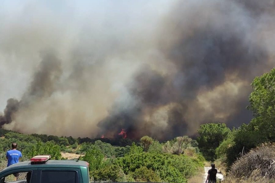 Λέσβος-φωτιά: Επιδεινώνεται η εικόνα,απειλούνται 2 οικισμοί