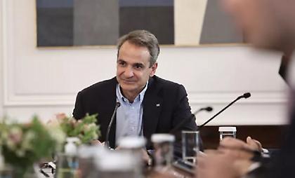 Στο Κέντρο Επιχειρήσεων ο Κυριάκος Μητσοτάκης για να ενημερωθεί για τις φωτιές