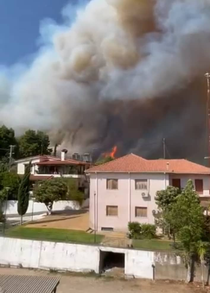Ηλεία-φωτιά: Εκκενώνονται τα Κρέστενα, ο Γρύλλος, η Φρίξα
