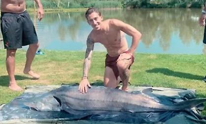 Χαλάρωμα για Τσιμίκα με... γιγαντιαία ψαριά!