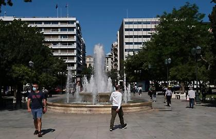 Στα 136.077 τα νέα κρούσματα της τελευταίας εβδομάδας - 271 νέοι θάνατοι - 132 διασωληνωμένοι