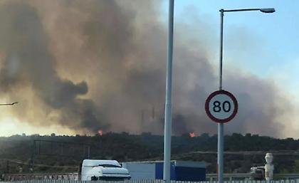Μεγάλη φωτιά στη Μάνδρα-Εκκενώνονται οι οικισμοί Νέα Ζωή και Νέος Πόντος