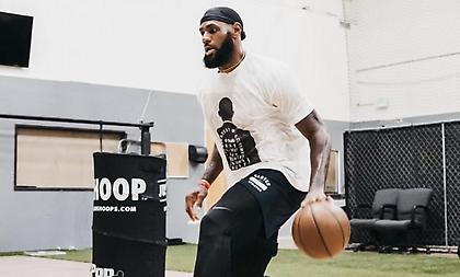 Στάζει ιδρώτα ο... ΛεΜπρόν στην off-season