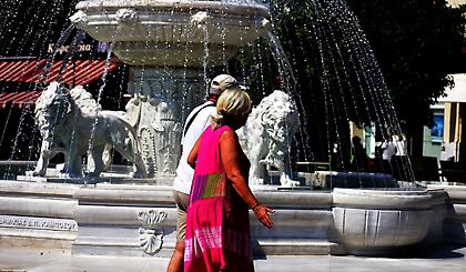 Καιρός: Στο «κόκκινο» ο υδράργυρος και σήμερα – Πού θα δούμε 40αρια, πού θα βρέξει