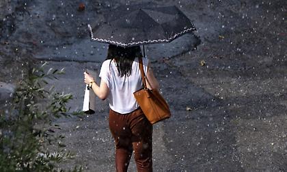 Αλλάζει απότομα και για λίγες ώρες ο καιρός  -Πού και πότε αναμένονται μπουρίνια
