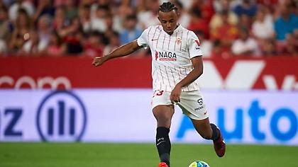 Έφτασε στη Βαρκελώνη ο Κουντέ, τελειώνει η μεταγραφή του στην Μπαρτσελόνα