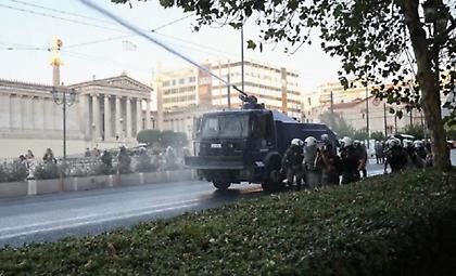 Επεισόδια στο Σύνταγμα: Δίωξη για πλημμέλημα άσκησε ο Εισαγγελέας στους 4 συλληφθέντες
