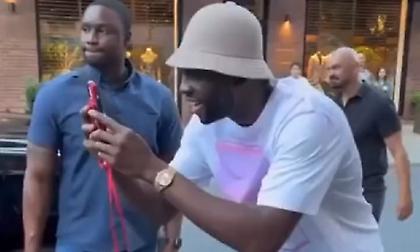 Έκανε τον… φωτογράφο στον ΛεΜπρόν ο Ντρέιμοντ Γκριν