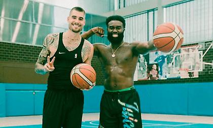 Γυμνάστηκαν στο προπονητικό της Μπαρτσελόνα οι Μπράουν και Ερνανγκόμεθ