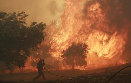 Ξυλόκαστρο: Σε ύφεση η φωτιά στην περιοχή Λίμνη Δασίου