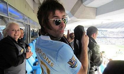 Τραγουδιστής Oasis για Λίβερπουλ: «Το μόνο τρόπαιο που θα πάρετε φέτος»