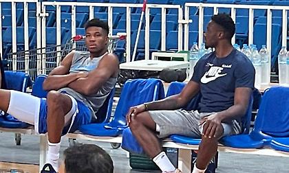 Έκαναν… έκπληξη στην προπόνηση της Εθνικής οι Γιάννης και Θανάσης Αντετοκούνμπο