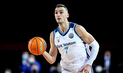 Συζητάει με τους Λόντον Λάιονς ο Ντέκερ