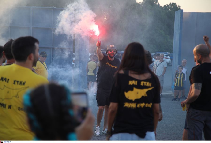 ΑΕΚ: Εκατοντάδες οπαδοί στην προπόνηση στην Κύπρο