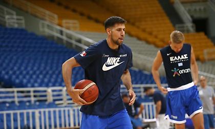 Εθνική ομάδα: Τούρτα-έκπληξη για τα γενέθλια του Λούντζη