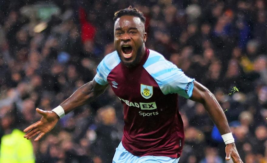 Γουέστ Χαμ: Παίρνει και τον Κορνέ