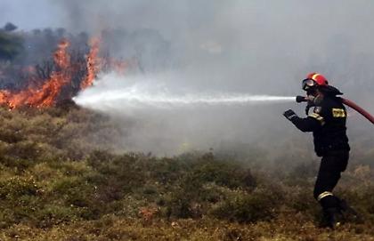 Βελτιωμένη εικόνα από τη φωτιά στο Μεσολόγγι - Υπό μερικό έλεγχο η πυρκαγιά στην Ηλεία