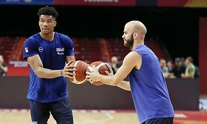 Ο Αντετοκούνμπο έβαλε σουτ και κέρδισε στοίχημα… 10 ευρώ από τον Καλάθη!