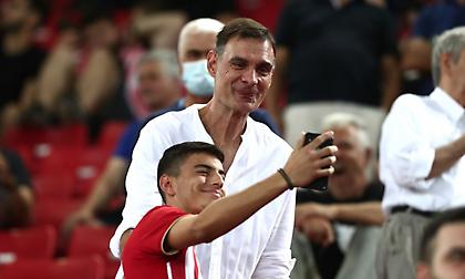 Στο «Γ. Καραϊσκάκης» για το Ολυμπιακός-Σλόβαν ο Μπαρτζώκας και… όχι στα επίσημα