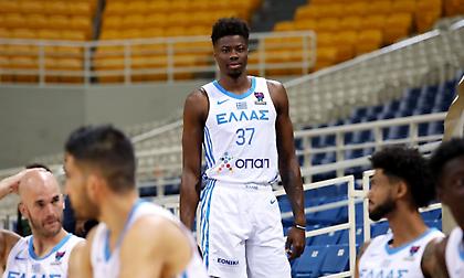 Κ. Αντετοκούνμπο στο sport-fm.gr: «Θα’μαι ευχαριστημένος με κάτι γύρω από το λαιμό μου»