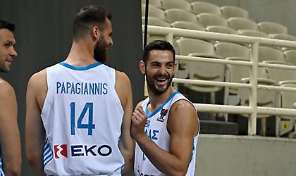 Γεμάτη γέλια και πειράγματα η φωτογράφιση της Εθνικής