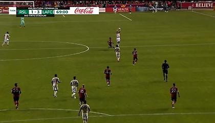 Ο Κιελίνι σταμάτησε αντεπίθεση σαν… μπλοκέρ στο βόλεϊ!