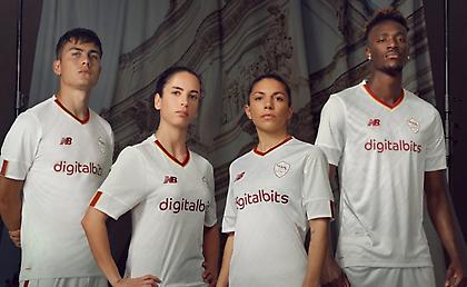 Λευκή με κόκκινες λεπτομέρειες η τρίτη εμφάνιση της Ρόμα (pics)