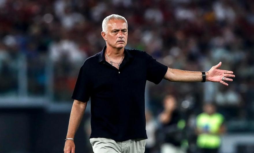 Μουρίνιο για Ουκρανία: «Ευτυχία και ειρήνη»