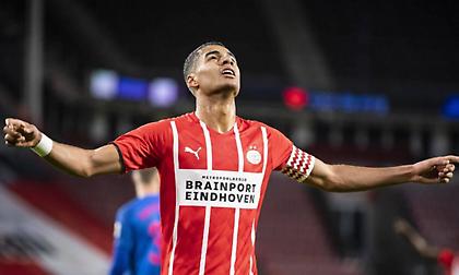 Μάντσεστερ Γιουνάιτεντ: Στρέφεται σε Χάκπο μετά το «ναυάγιο» με Αρναούτοβιτς