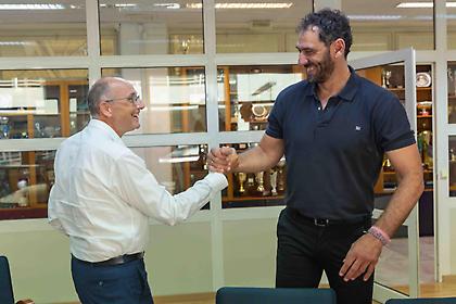 Συνάντηση Λιόλιου-Γκαρμπαχόσα και ευχαριστίες Ισπανών σε ΕΟΚ για τη φιλοξενία