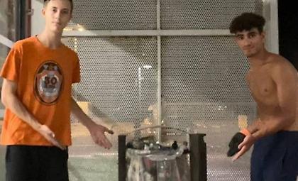 Η Μαρσέιγ επιβράβευσε πιτσιρικάδες που μάζεψαν τα σκουπίδια μετά την άφιξη του Σάντσες