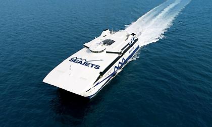 Βλάβη στο επιβατηγό πλοίο World Champion Jet