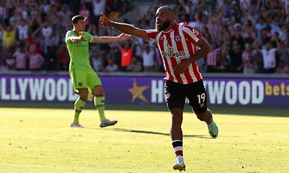 Άγριες… μέλισσες «κατασπάραξαν» την τραγική Μάντσεστερ Γιουνάιτεντ