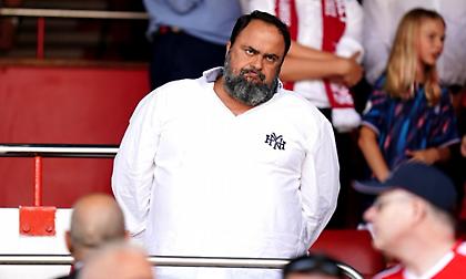 Μαρινάκης: Κάνει τον σταυρό του και φιλάει την εικόνα της Παναγίας στο ακυρωθέν γκολ της Νότιγχαμ