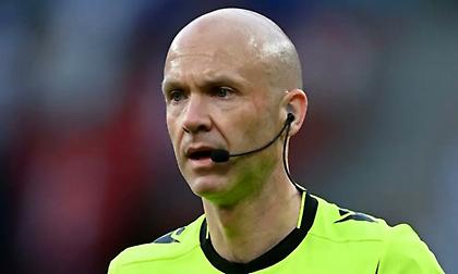 Οι οπαδοί της Τσέλσι μαζεύουν υπογραφές κατά του διαιτητή Τέιλορ