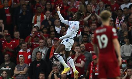 Ο Ζαχά πάγωσε το «Άνφιλντ» με ιδανικό πλασέ