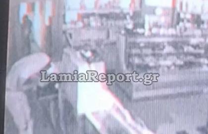 Θρασύτατοι διαρρήκτες στη Λαμία πήραν ακόμα και γλυκά για το σπίτι - Δείτε βίντεο