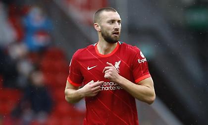 Με Νατ Φίλιπς στο κέντρο της άμυνας η Λίβερπουλ, στον πάγκο ο Τσιμίκας