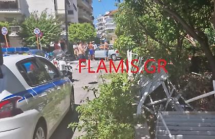 Φοβερό τροχαίο στην Πάτρα: Αυτοκίνητο ξήλωσε όλη την περίφραξη σπιτιού - Δείτε φωτογραφίες