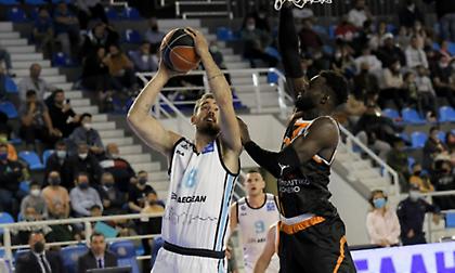 Παρέμεινε στον Κολοσσό ο Χατζηδάκης