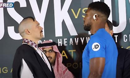 Τραγούδησε τον ύμνο της Ουκρανίας στη συνέντευξη Τύπου ο Ούσικ