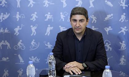 «ΟΚ» από Αυγενάκη για μεμονωμένη μετακίνηση οπαδών της ΑΕΚ, αλλά παραμένει το μπλόκο της Λαμίας