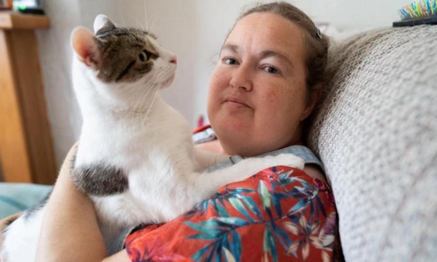 Γυναίκα σώθηκε από καρδιακό επεισόδιο χάρη στον γάτο της