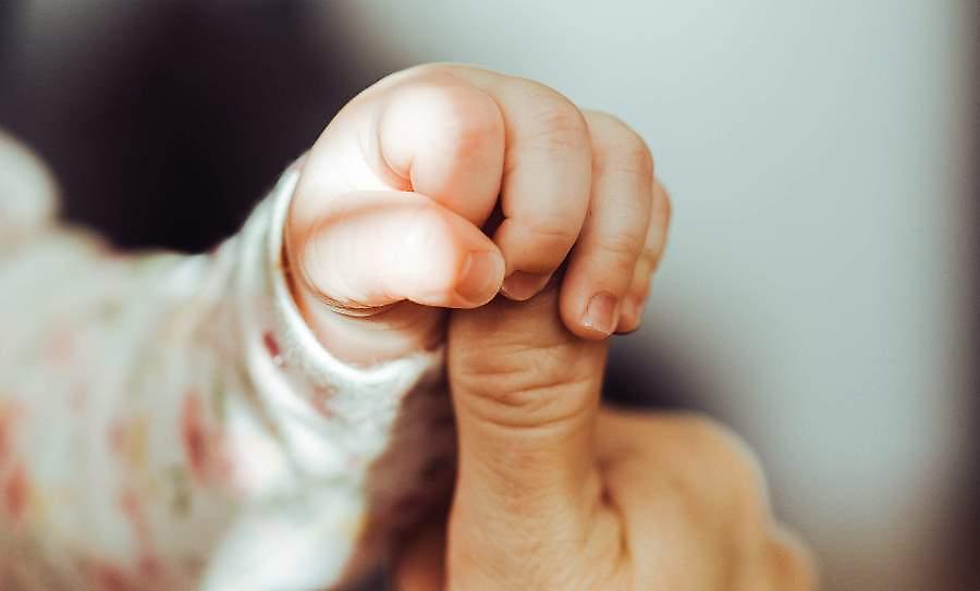 Μια 24χρονη έκανε τεχνητή γονιμοποίηση στο σπίτι της και γέννησε ένα υγιέστατο αγοράκι