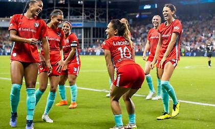 Παίκτρια πανηγύρισε γκολ προσποιούμενη τραυματισμό και κάνοντας... twerking!