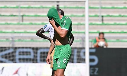 Η Σεντ Ετιέν έχασε με 6 γκολ εντός έδρας για πρώτη φορά στην ιστορία - Τελείωσε το ματς με 8 παίκτες